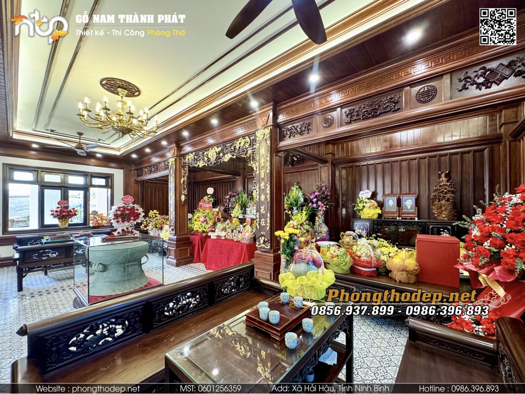 Gian bên phải phòng thờ biệt thự